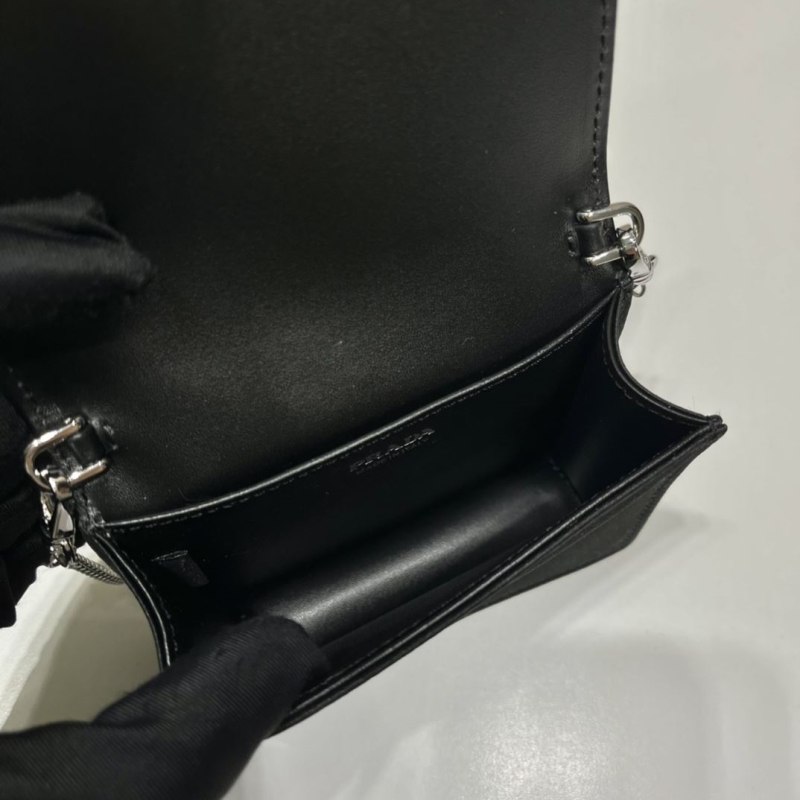Pra*a waist chest packs